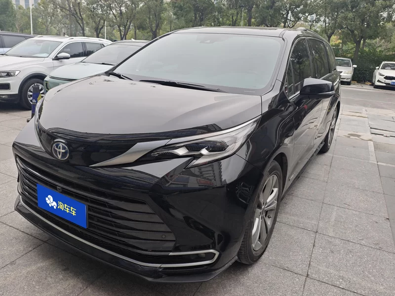 Toyota Sienna 2023 汽车图片 