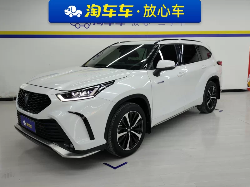 Toyota Crown Kluger 2022 immagine di auto 