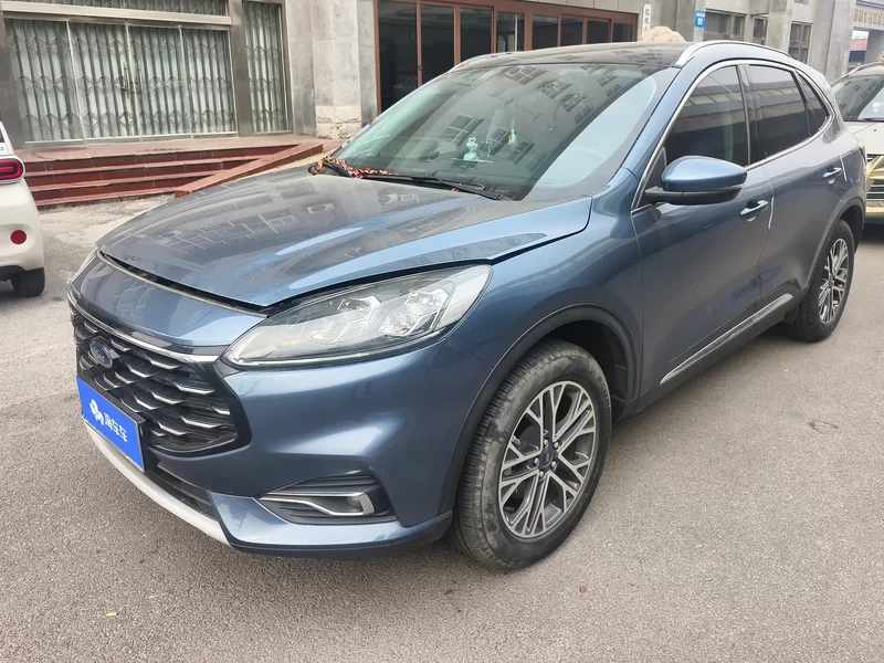 Ford Escape 2022 immagine di auto 