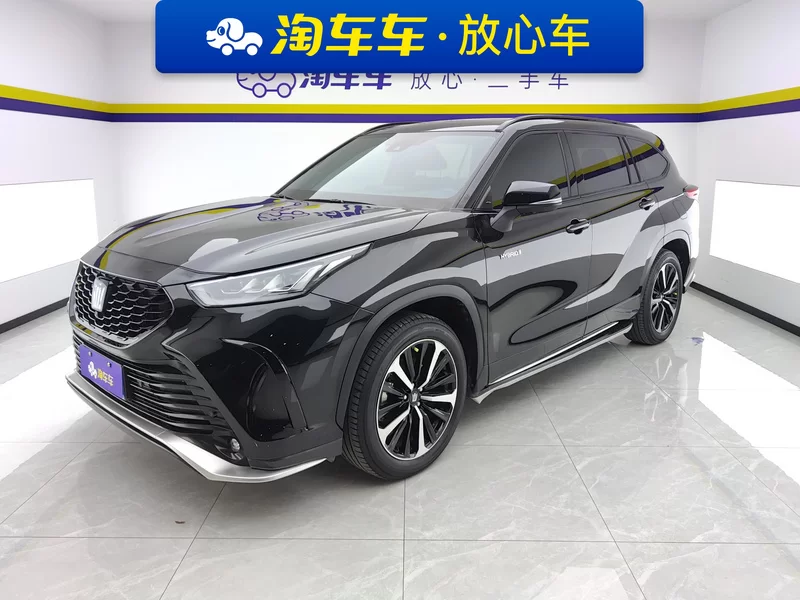 Toyota Crown Kluger 2023 immagine di auto 