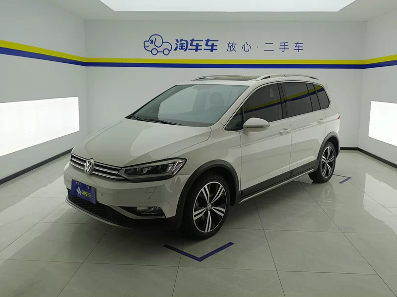 Volkswagen Touran 2021 car image 