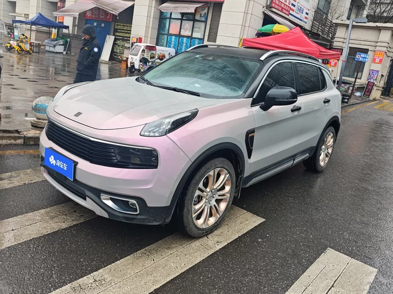 Lynk & Co 01 2018 Lynk & Co 01 2018 car image