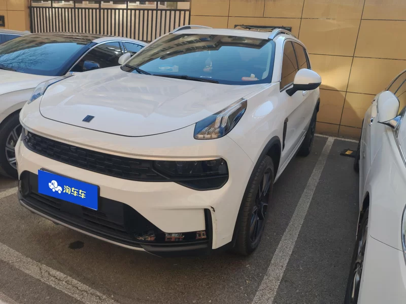 Lynk & Co 01 2022 Lynk & Co 01 2022 car image