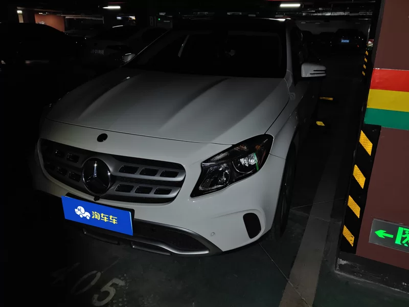 Mercedes-Benz GLA Class 2019 car image 
