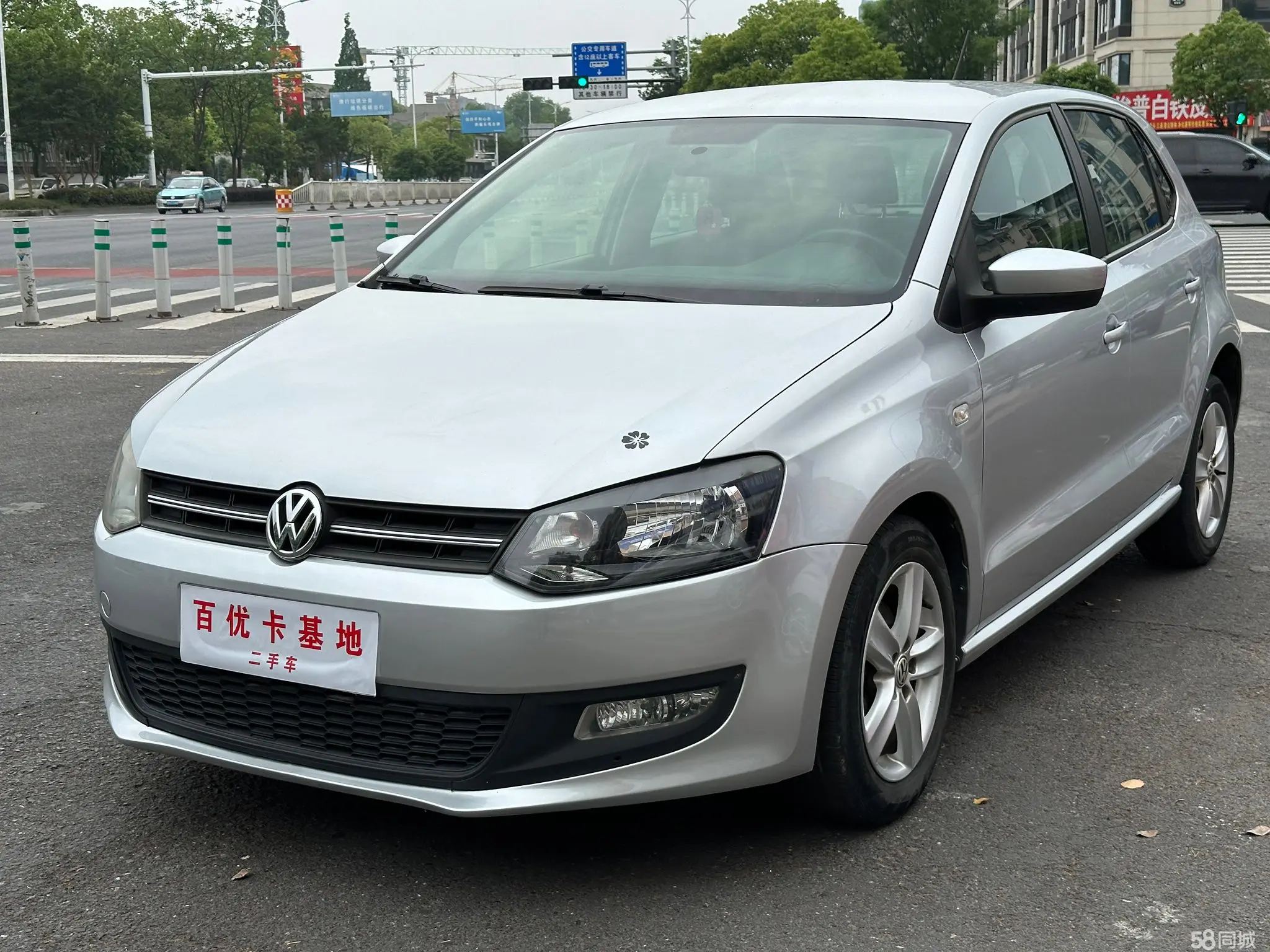 Volkswagen Polo 2011 Volkswagen Polo 2011 car image