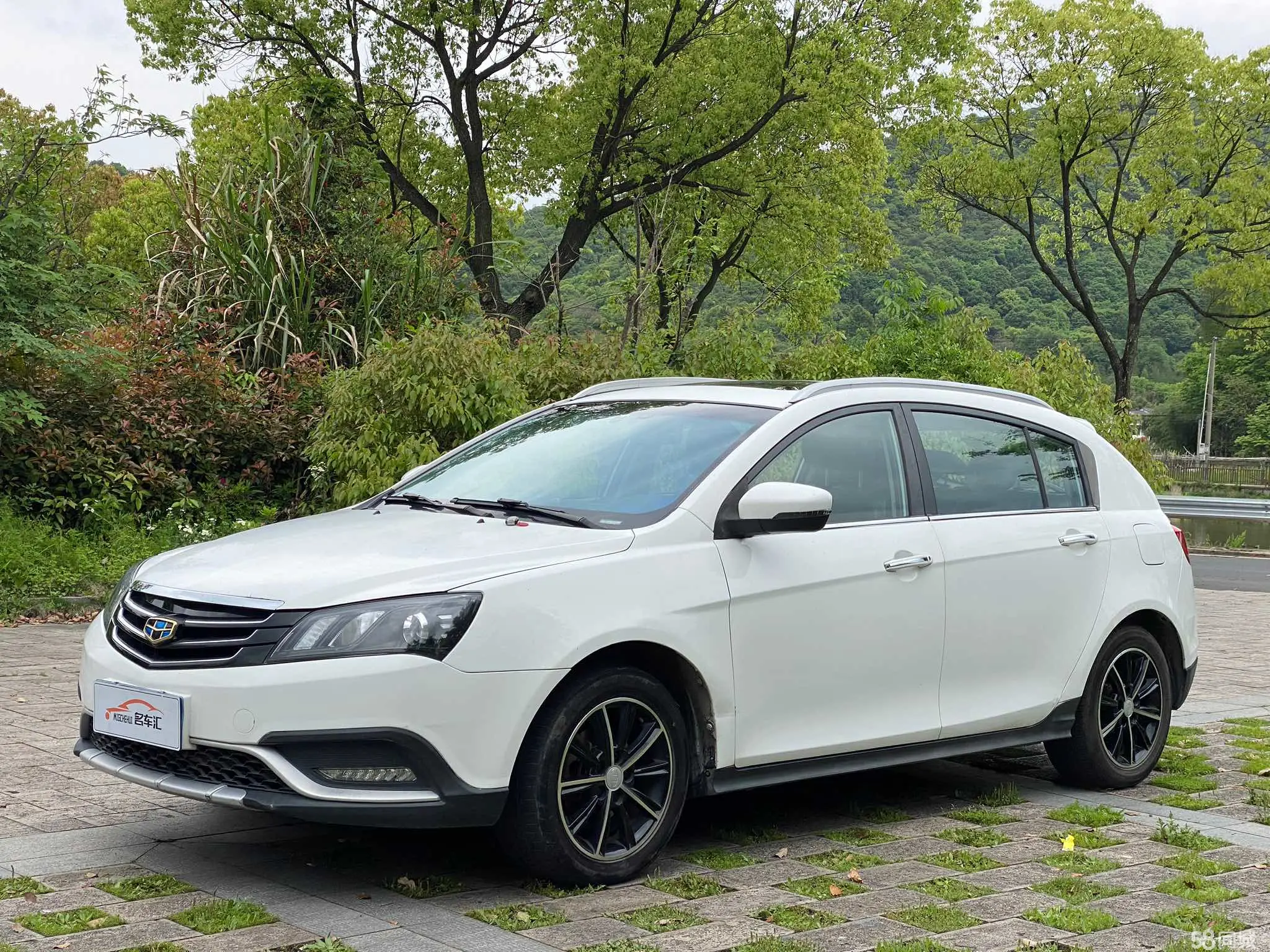 GEELY Emgrand 2016 GEELY Emgrand 2016 immagine di auto