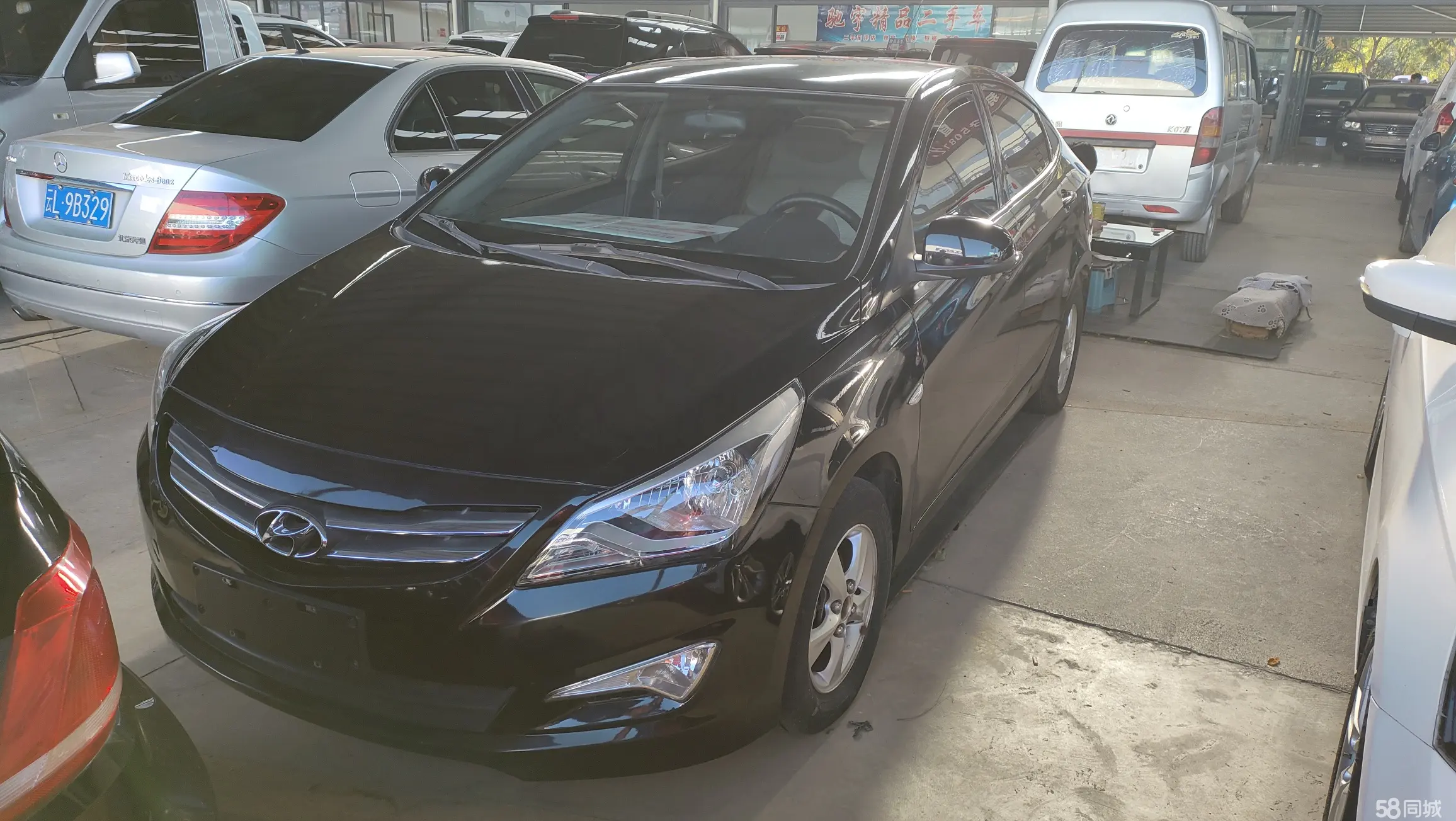 Hyundai Reina Hatchback 2014 immagine di auto 