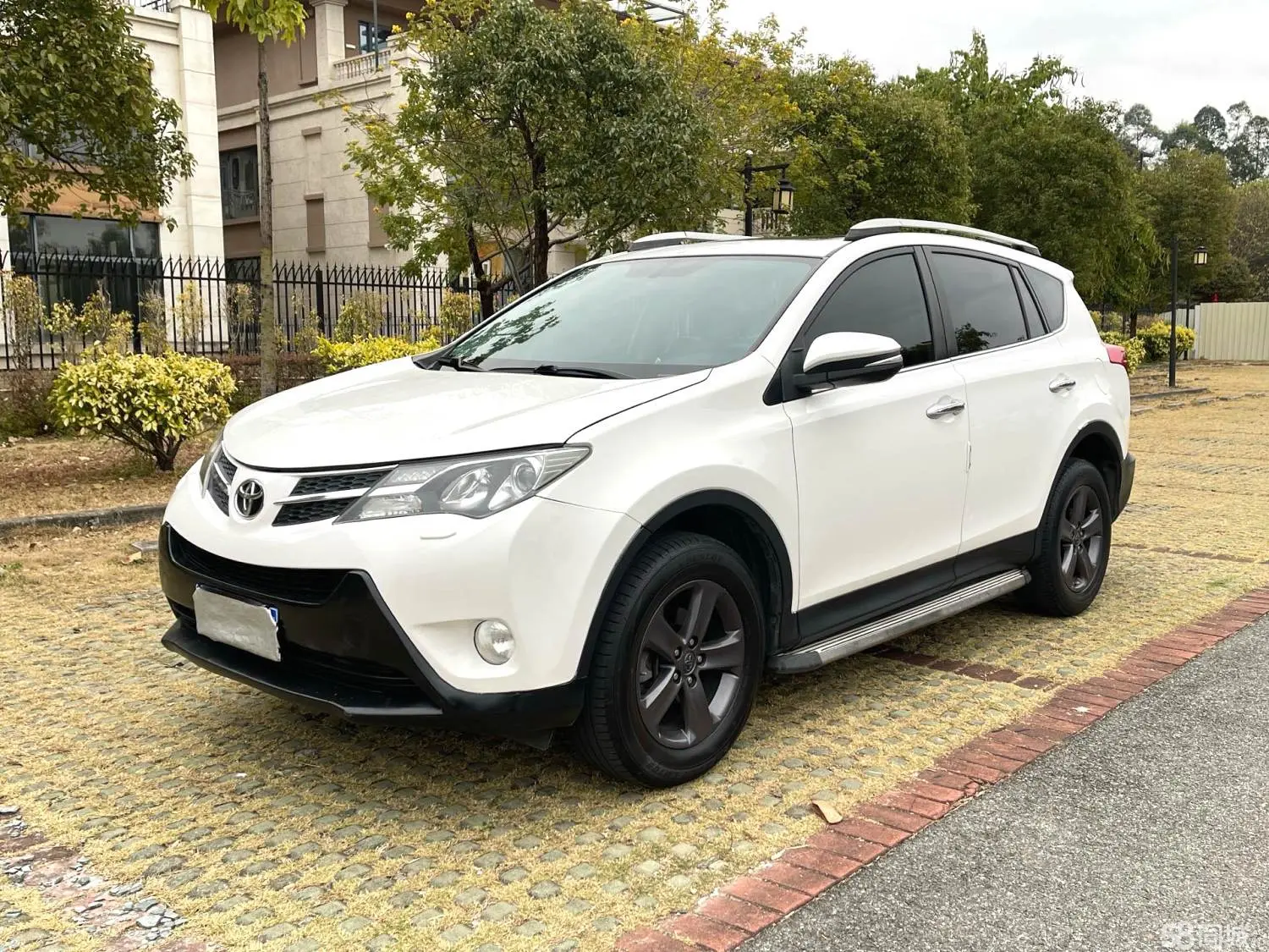 Toyota RAV4 2015 car image 
