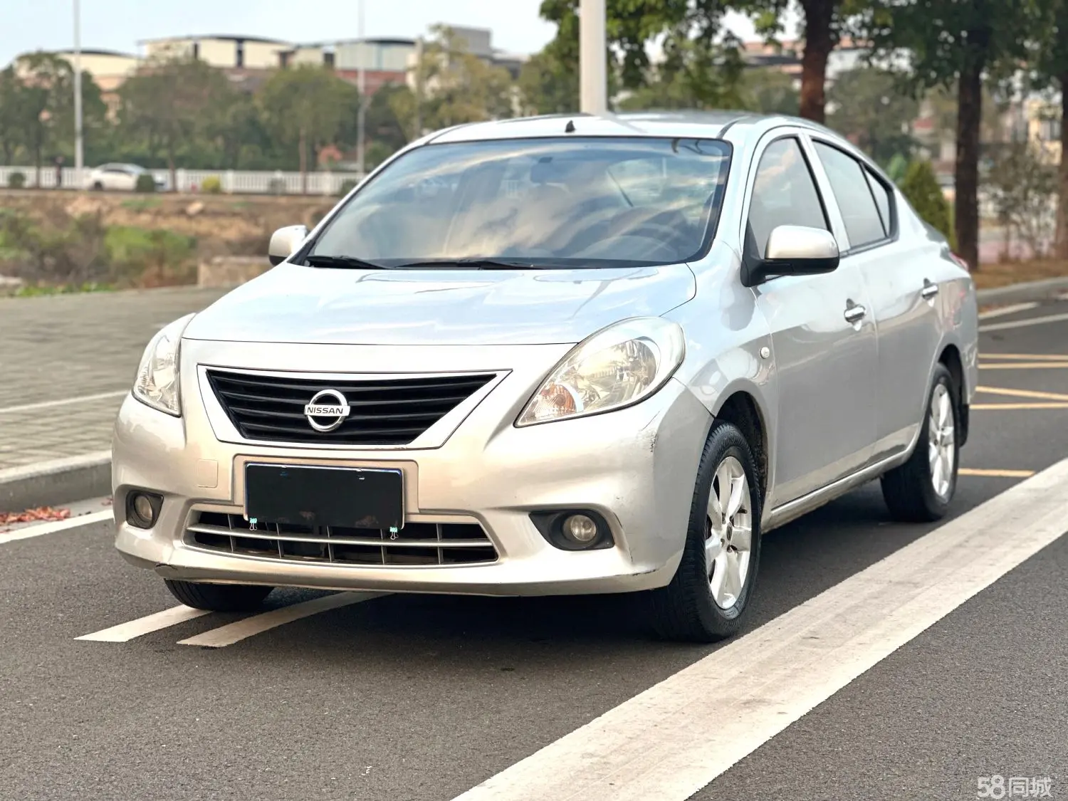 Nissan Sunny 2012 汽车图片 