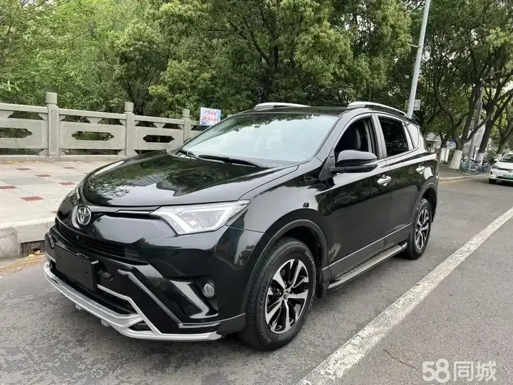 Toyota RAV4 2017 Toyota RAV4 2017 car image