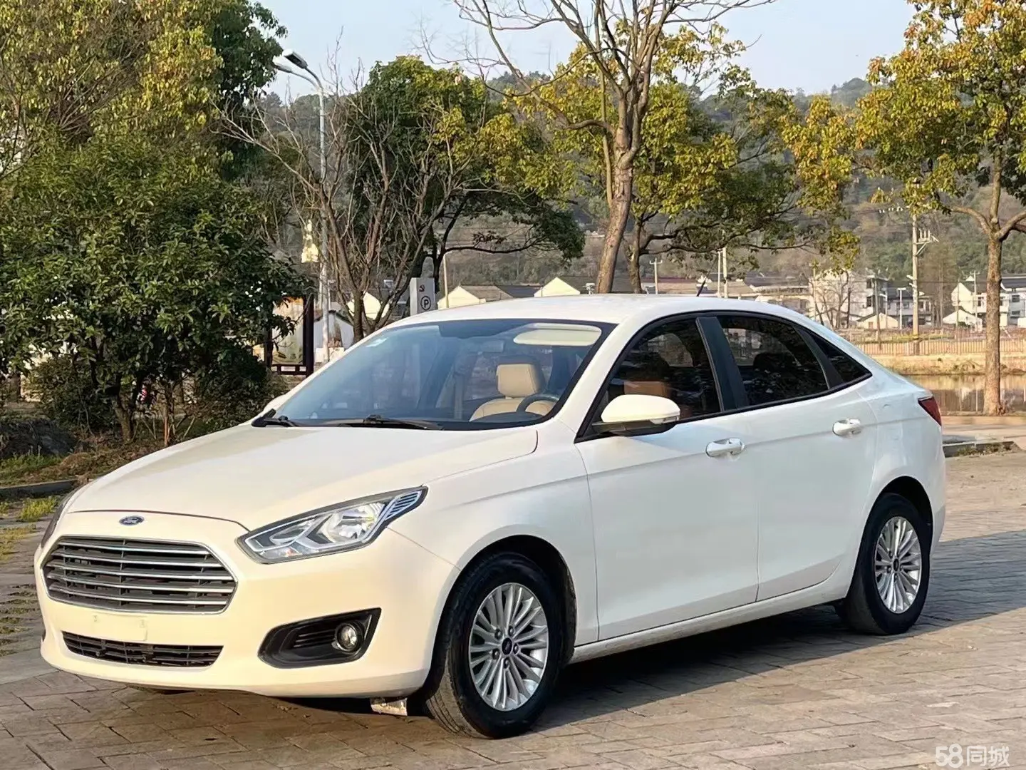 Ford Escort 2016 Ford Escort 2016 car image