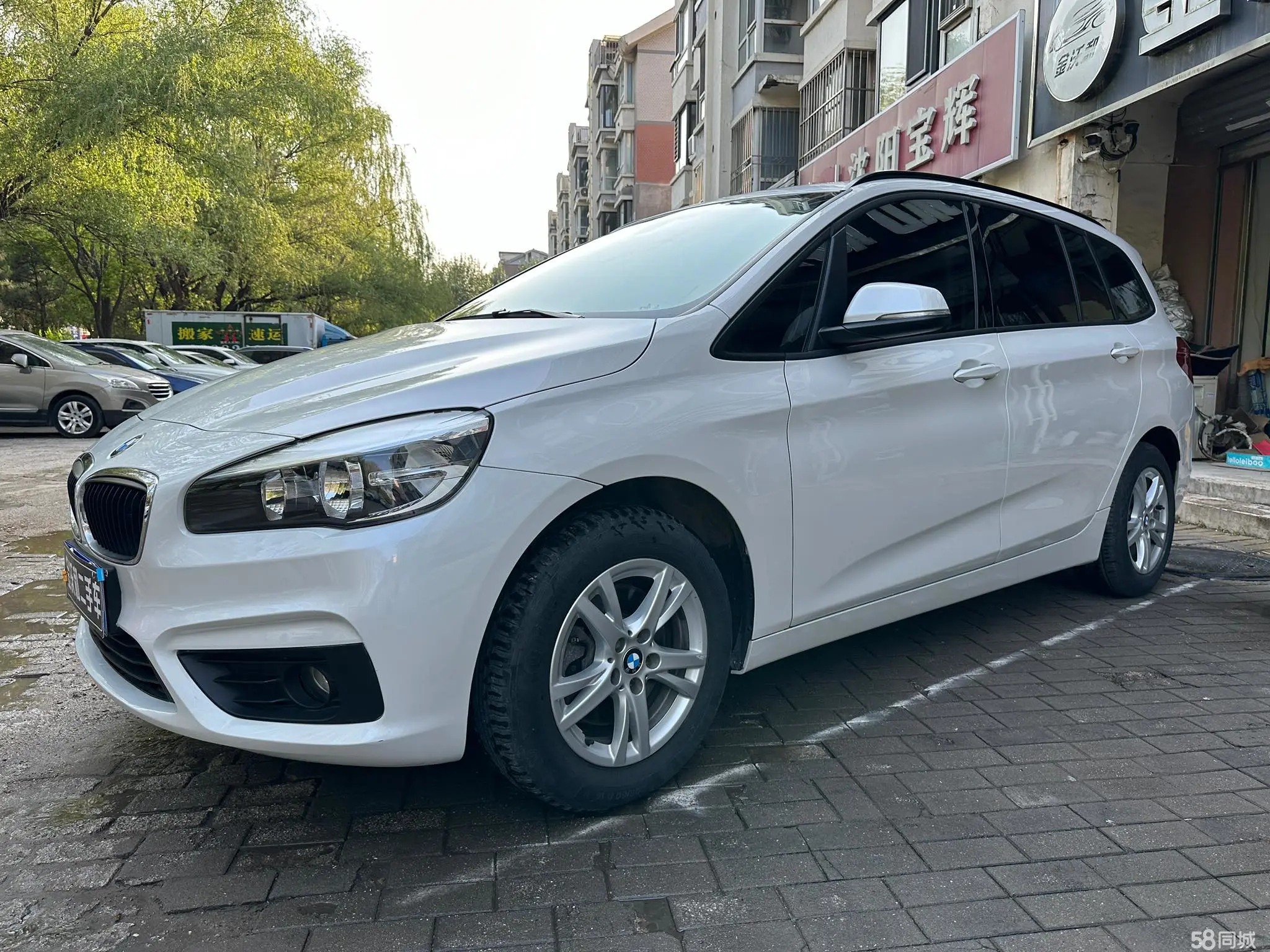BMW 2 Series Gran Tourer 2017 BMW 2 Series Gran Tourer 2017 car image