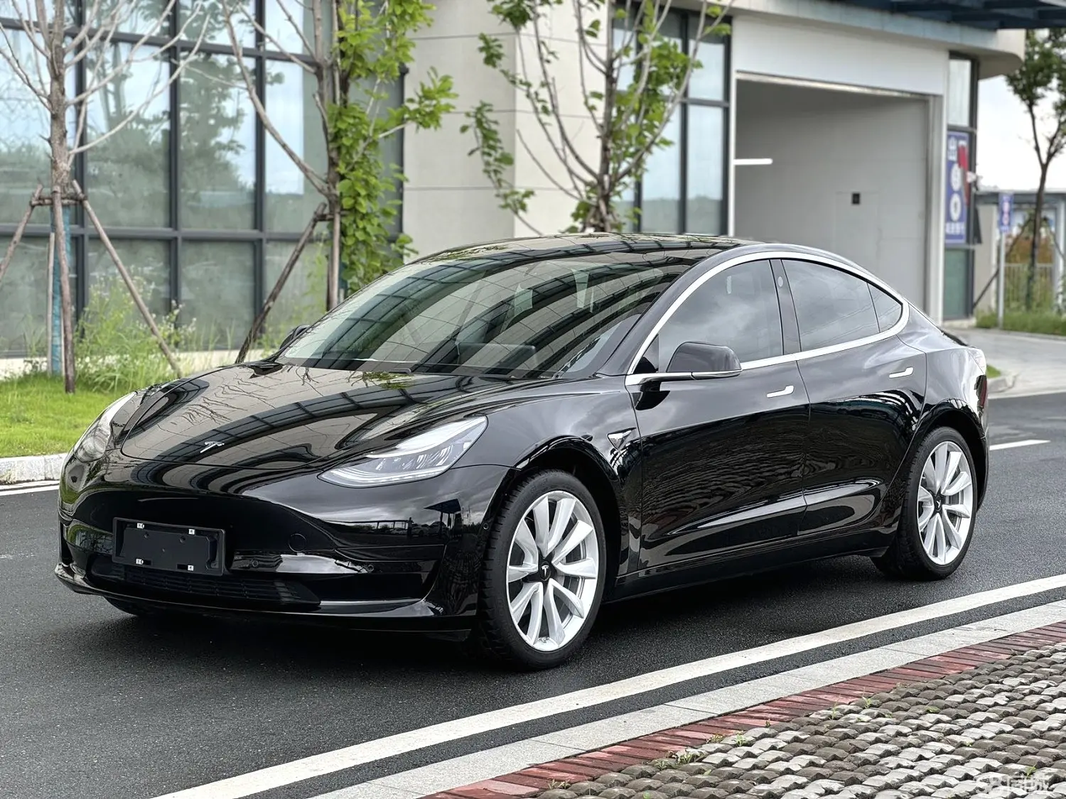 Tesla Model 3 2020 immagine di auto 