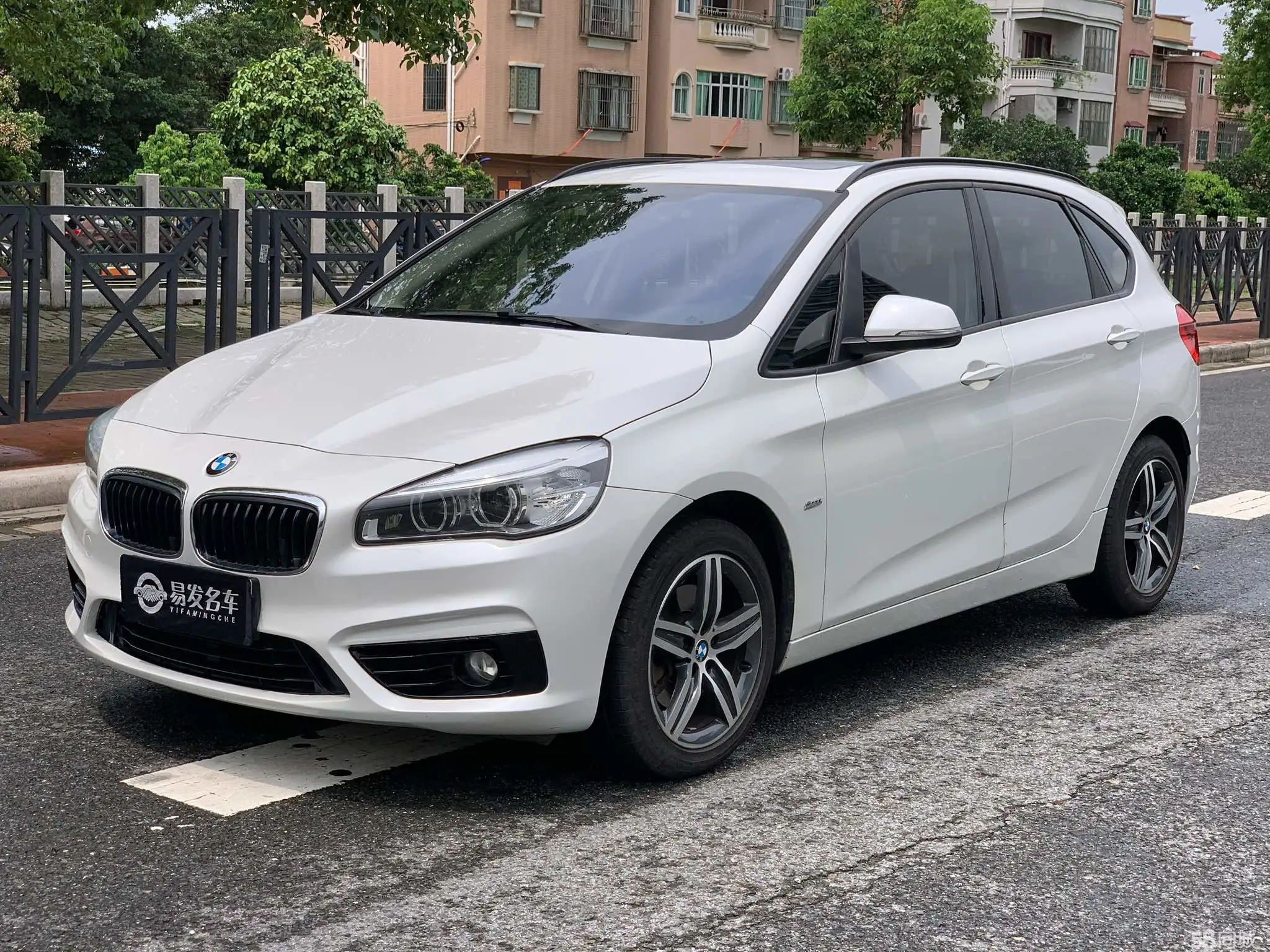 BMW 2 Series Gran Tourer 2017 car image 