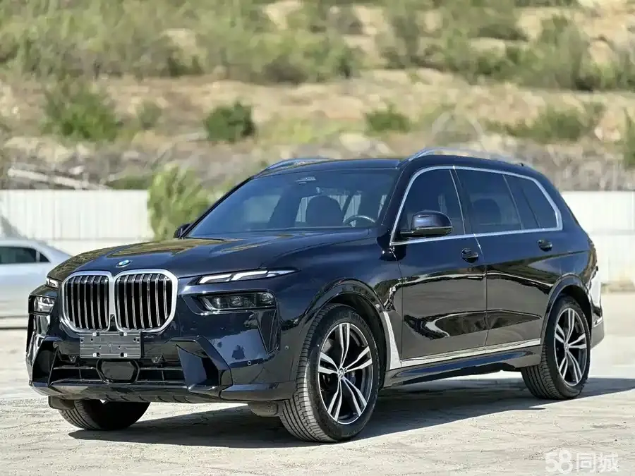BMW X7 2023 car image 