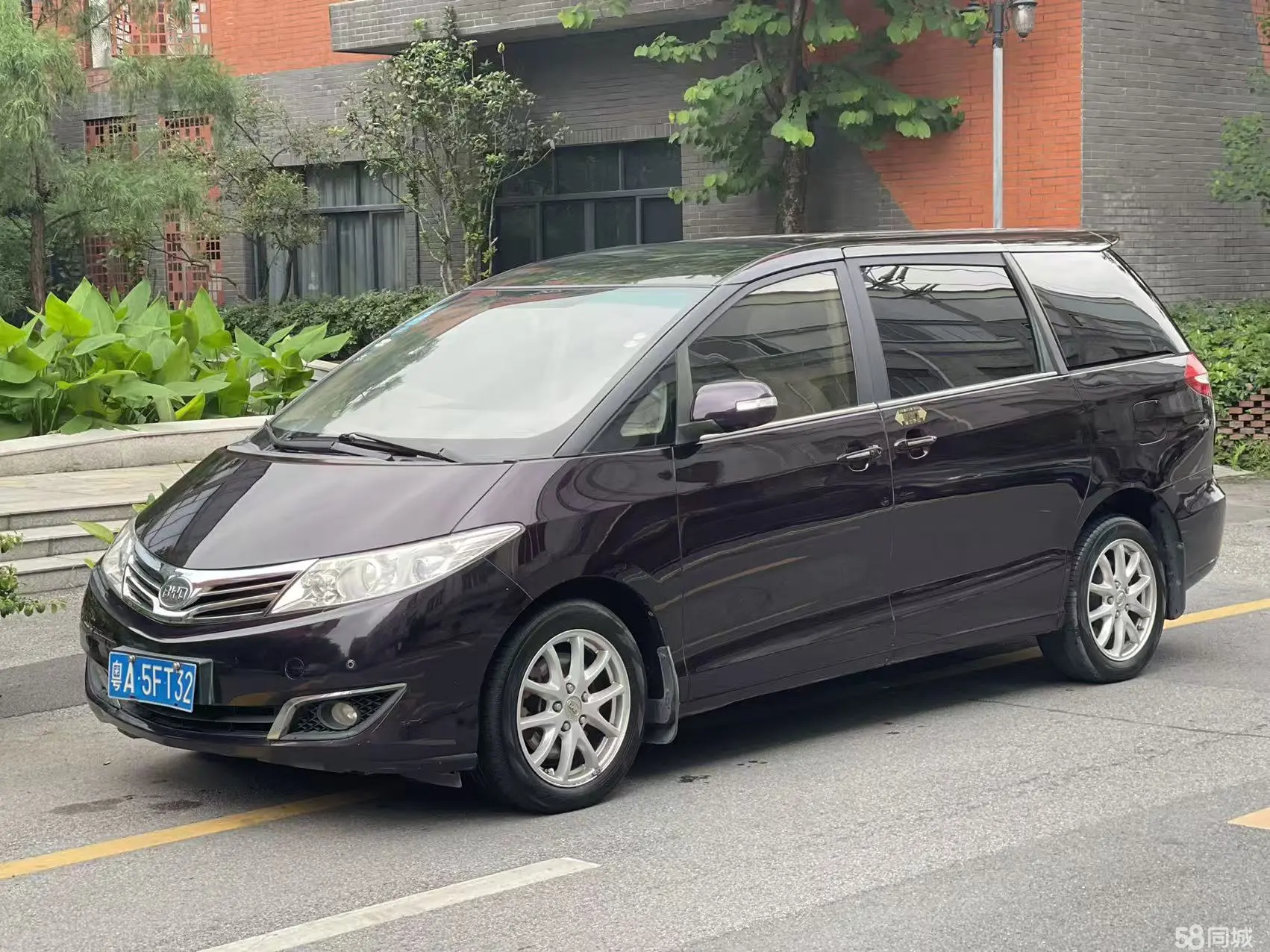 BYD M6 2014 car image 