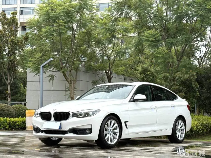 BMW 3 Series GT 2017 BMW 3 Series GT 2017 immagine di auto