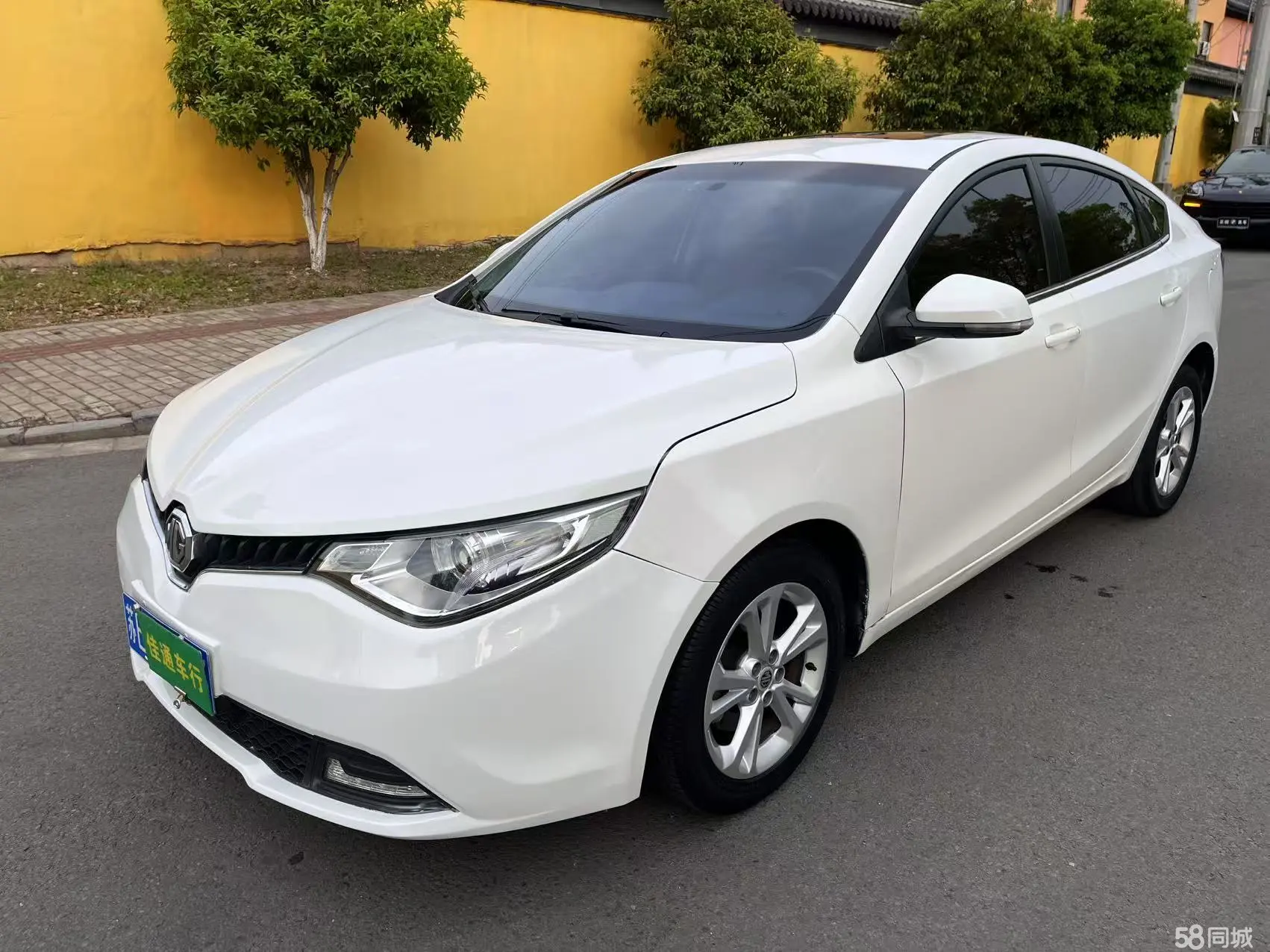 MG GT 2016 MG GT 2016 car image