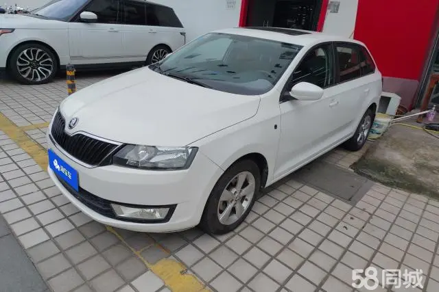 Skoda Rapid Spaceback 2014 Skoda Rapid Spaceback 2014 car image