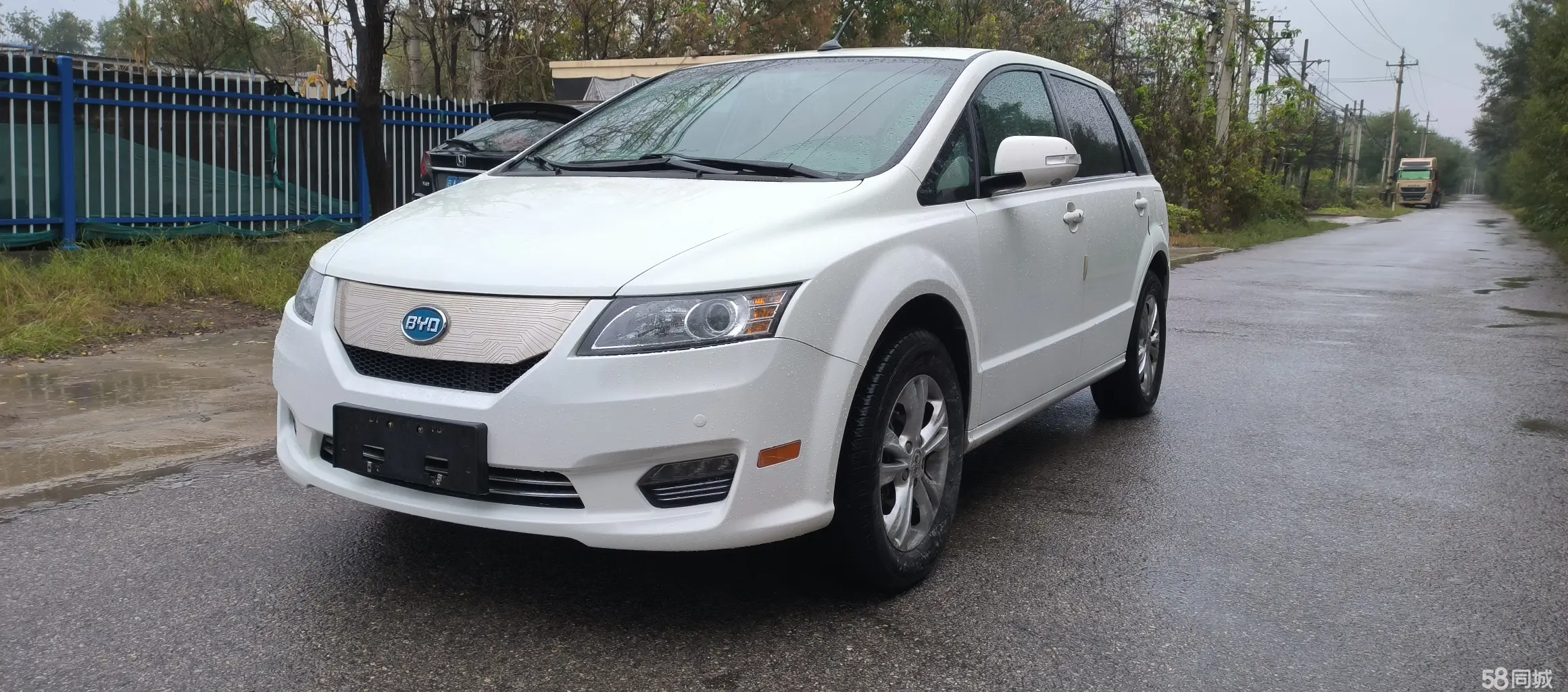 BYD e6 2016 car image 