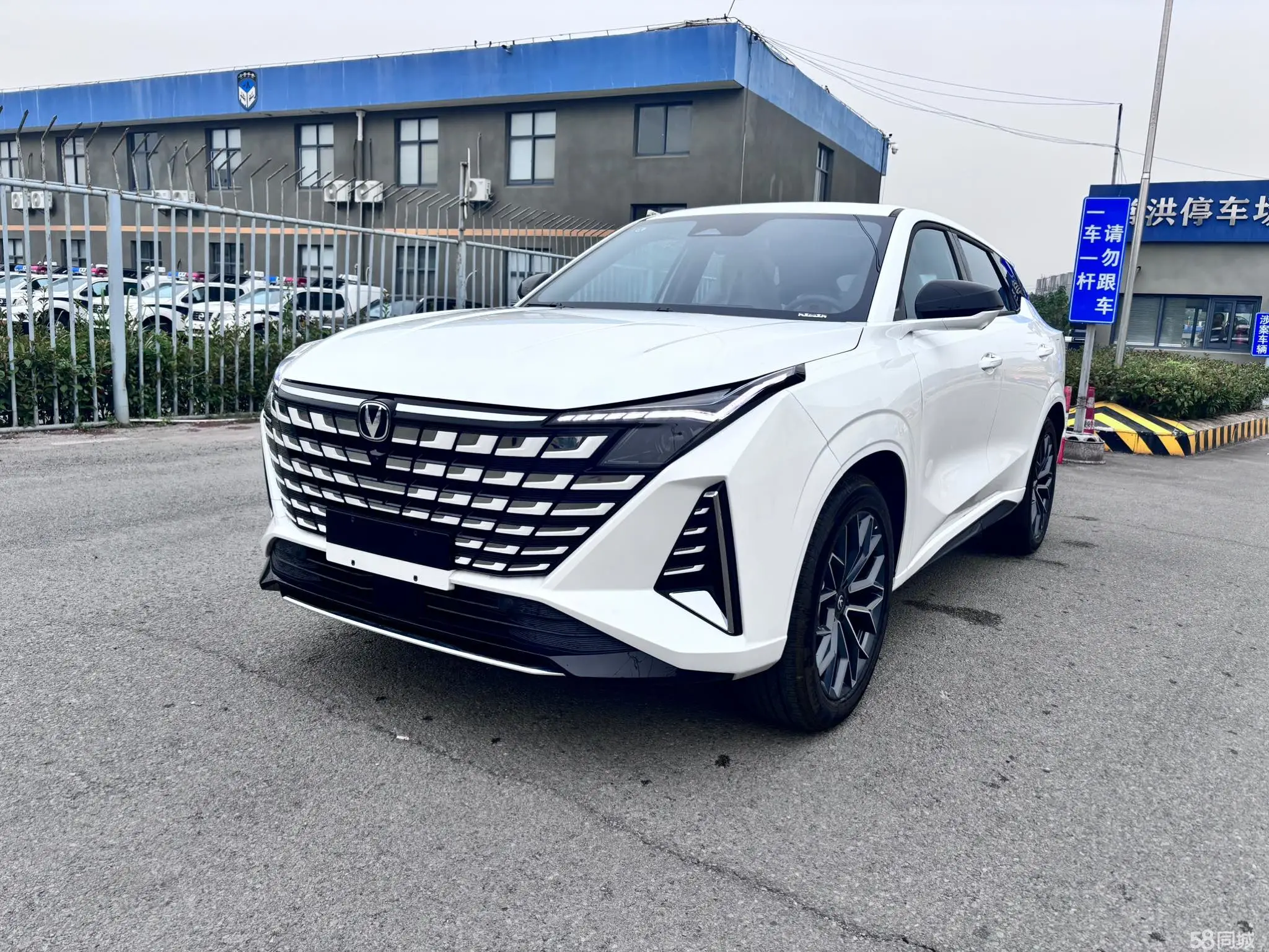 Changan UNI-Z 2025 صورة سيارة 