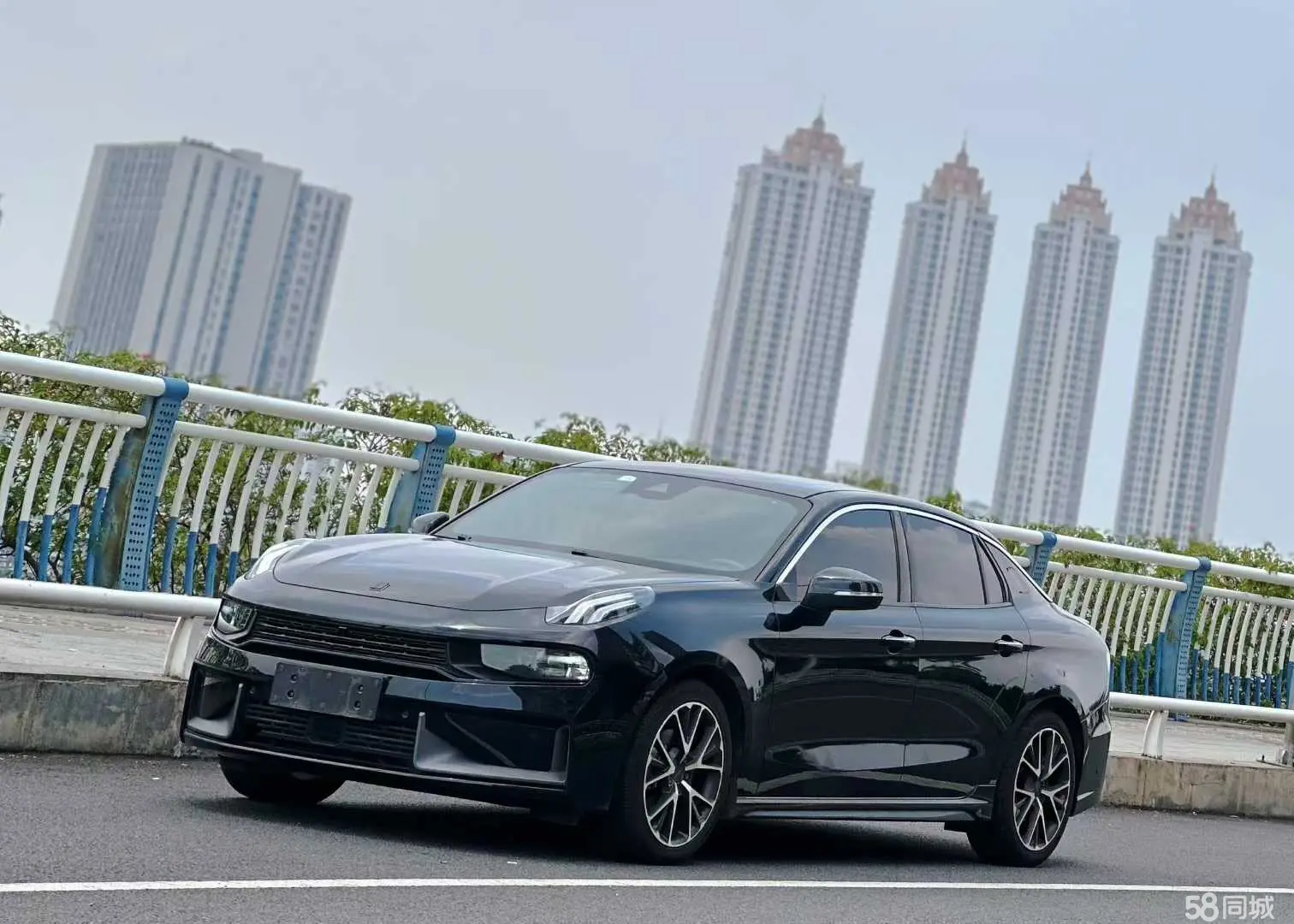 Lynk & Co 03 2018 Lynk & Co 03 2018 immagine di auto
