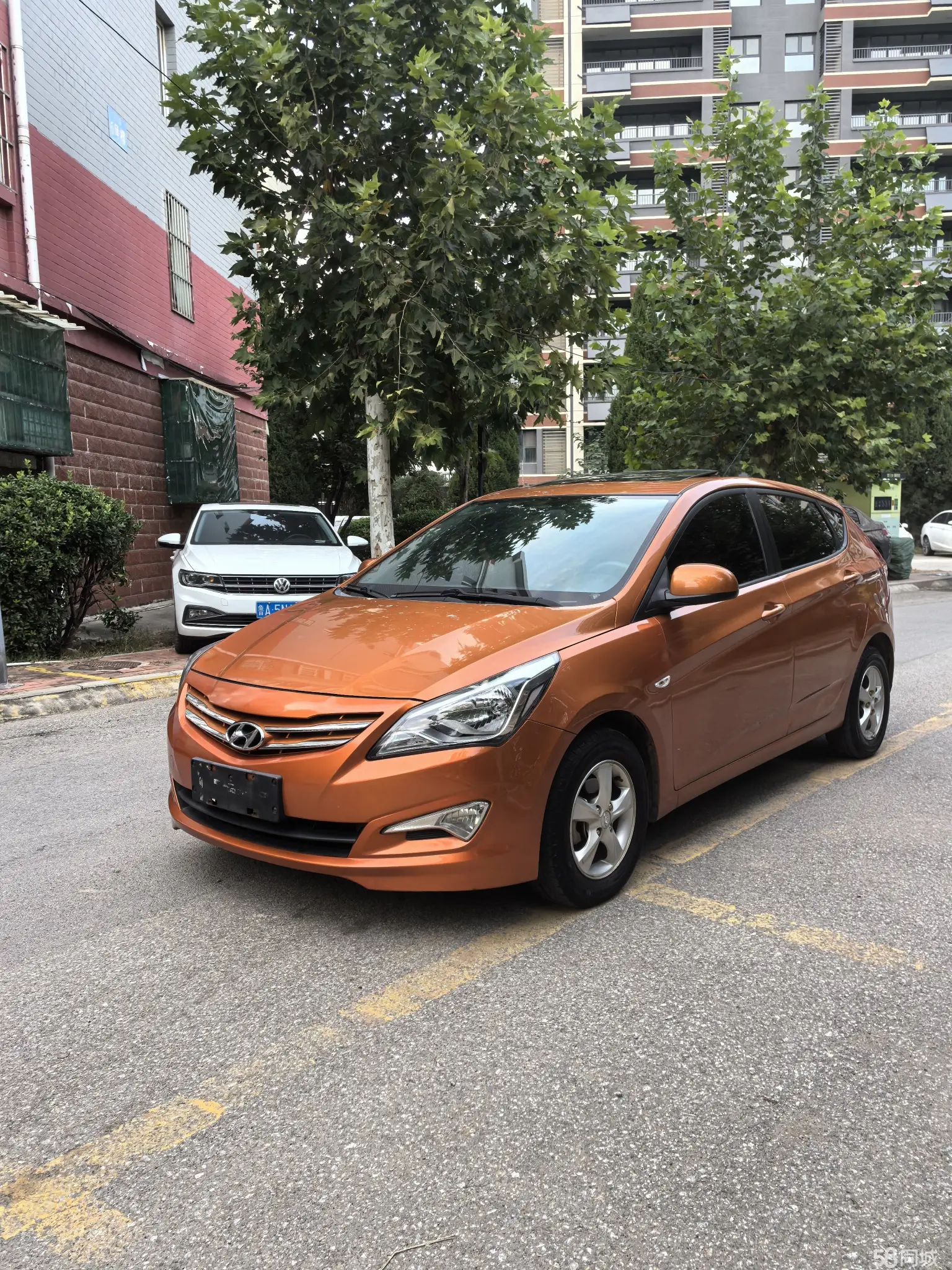 Hyundai Reina Hatchback 2014 Hyundai Reina Hatchback 2014 car image