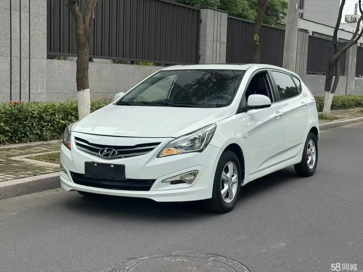 Hyundai Reina Hatchback 2014 Hyundai Reina Hatchback 2014 car image