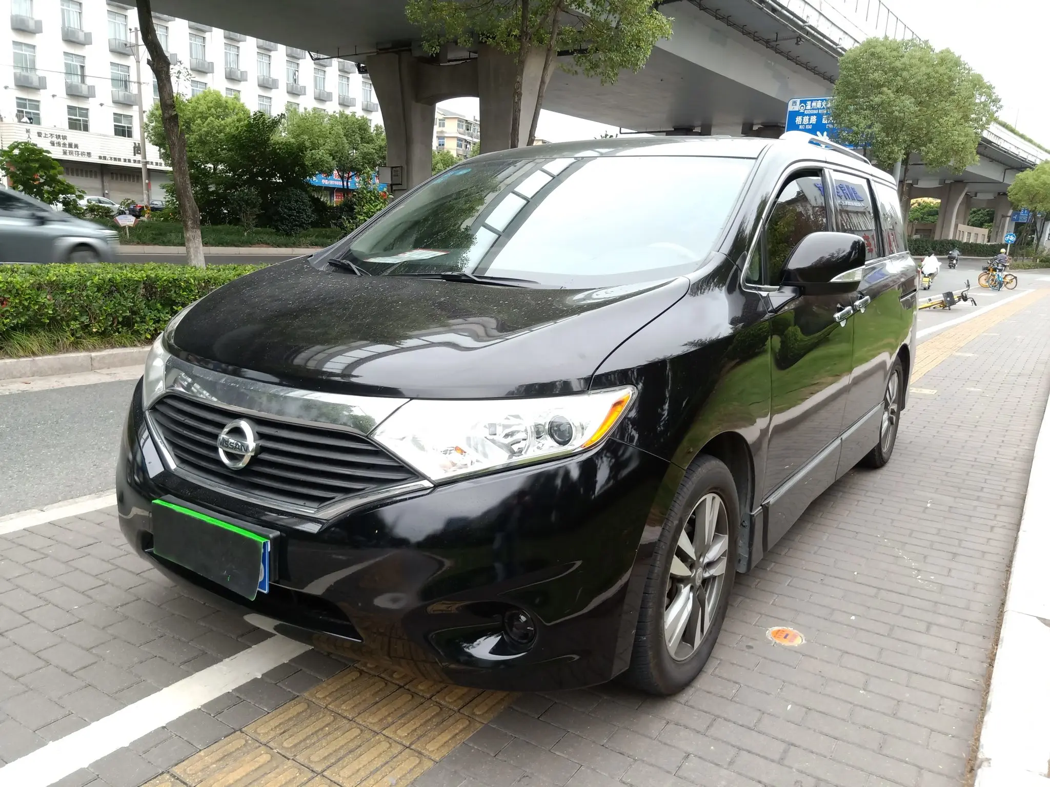 Nissan Quest 2014 汽车图片 