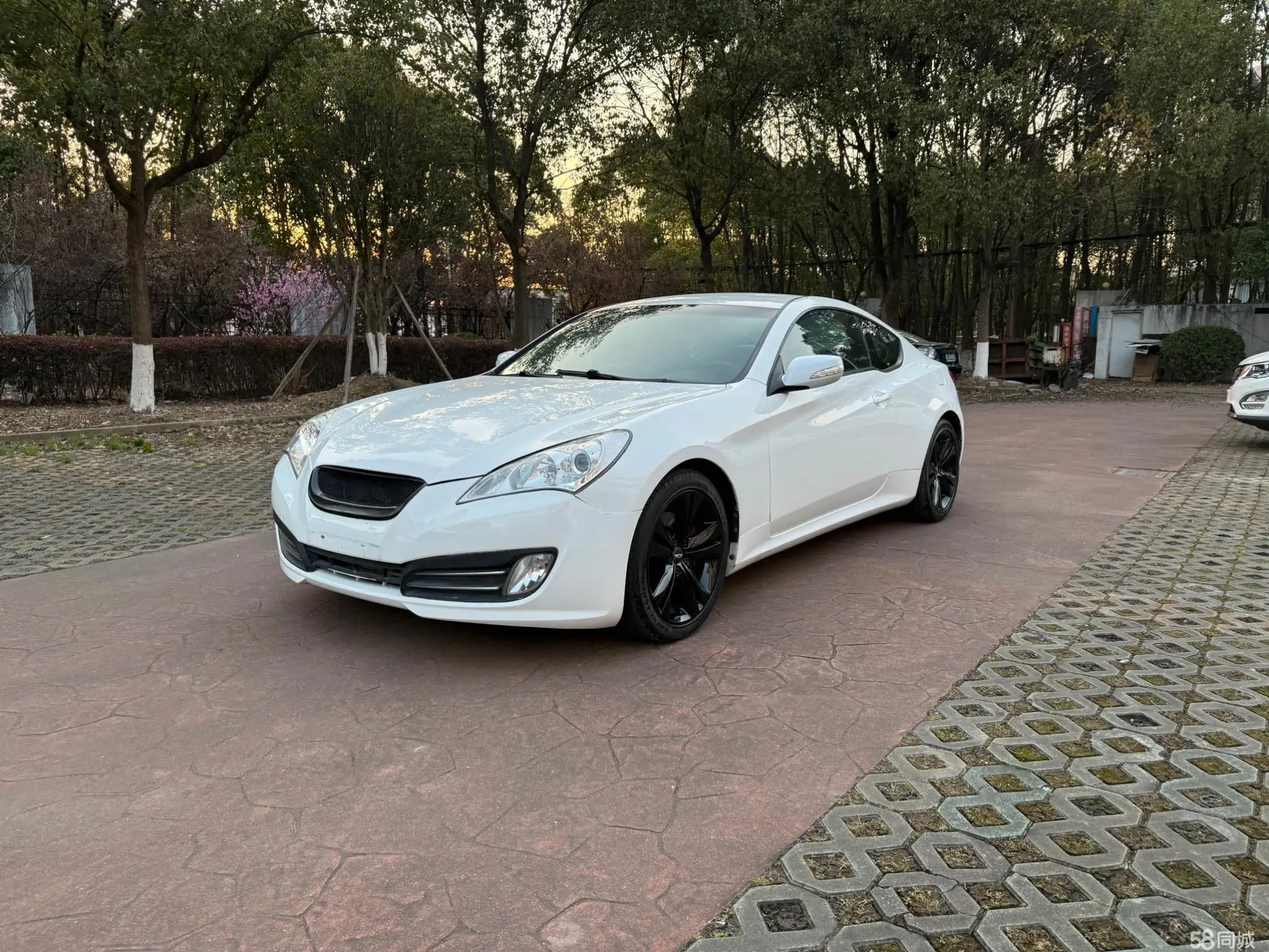 Hyundai Rohens-Coupe 2011 Hyundai Rohens-Coupe 2011 car image