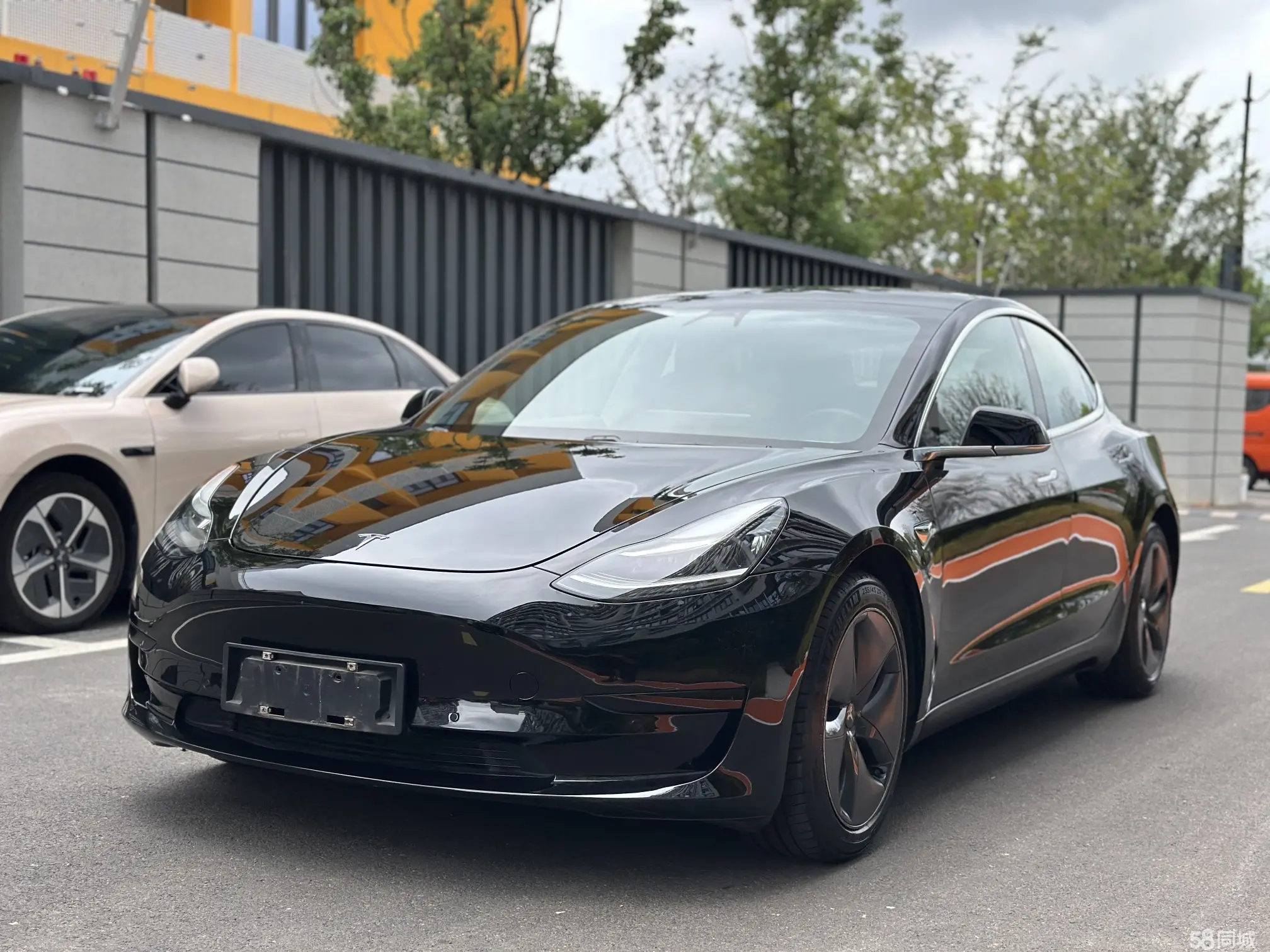 Tesla Model 3 2020 car image 