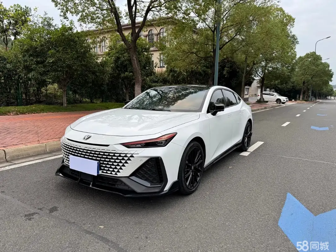 Changan UNI-V 2023 immagine di auto 