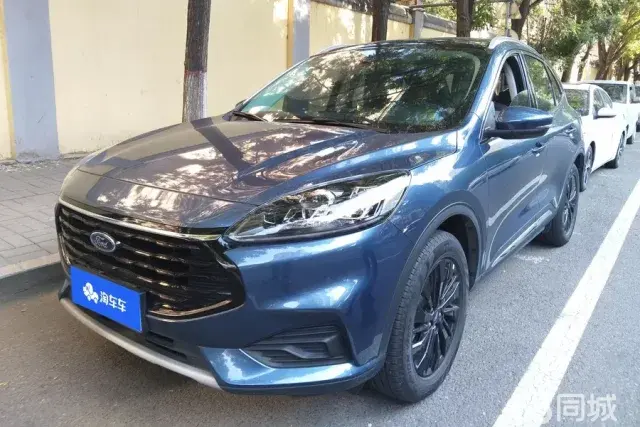 Ford Escape 2023 immagine di auto 