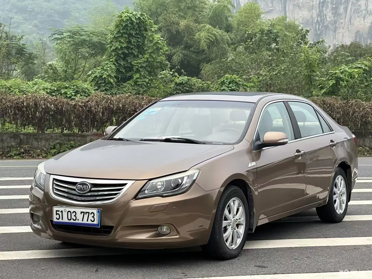 BYD G6 2012 car image 