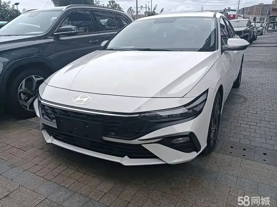 Hyundai Elantra 2025 Hyundai Elantra 2025 immagine di auto
