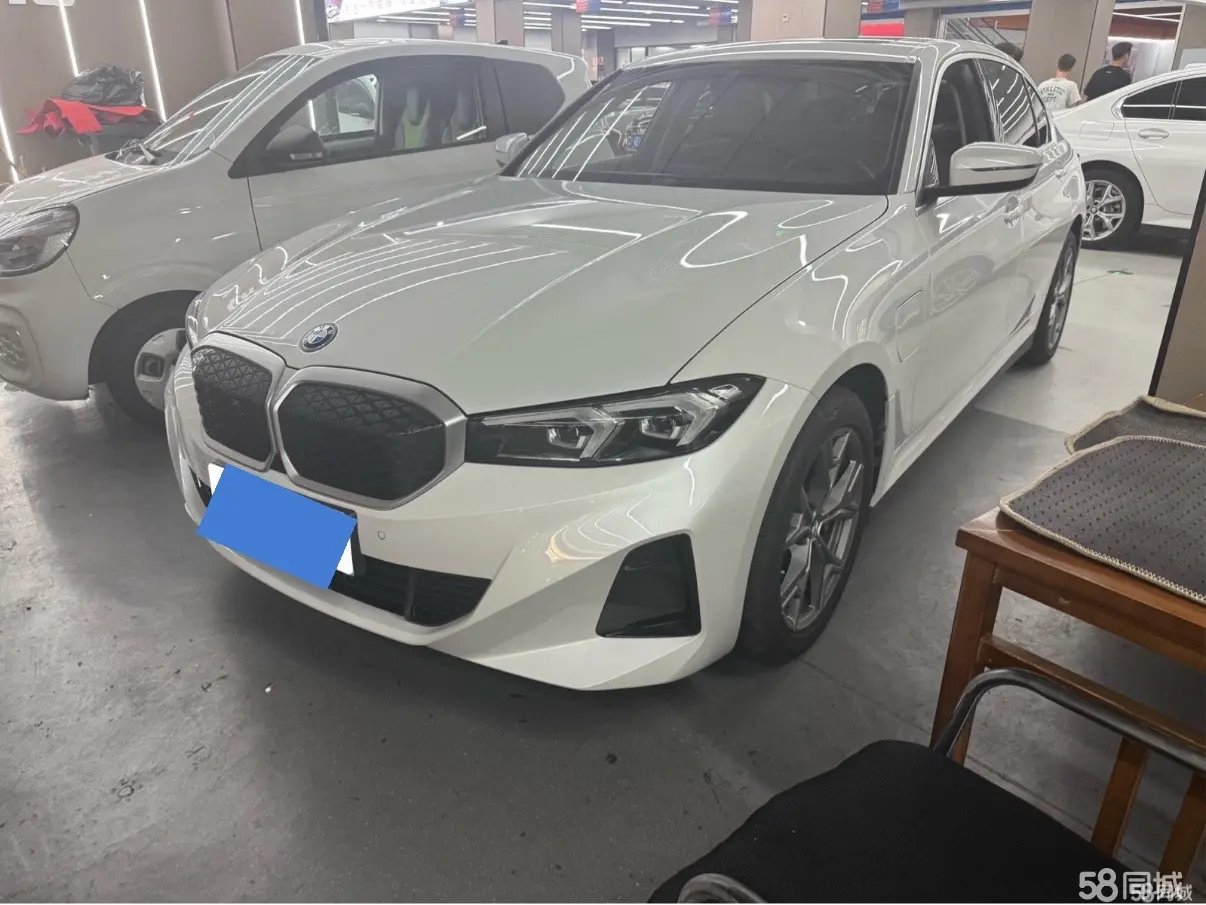 BMW i3 2025 car image 