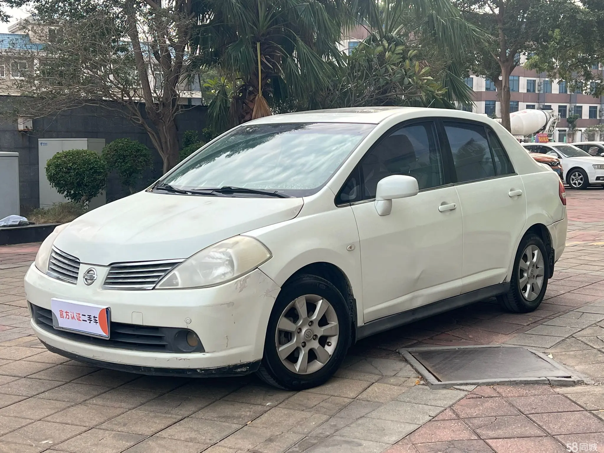 Nissan Tiida Sedan 2005 汽车图片 