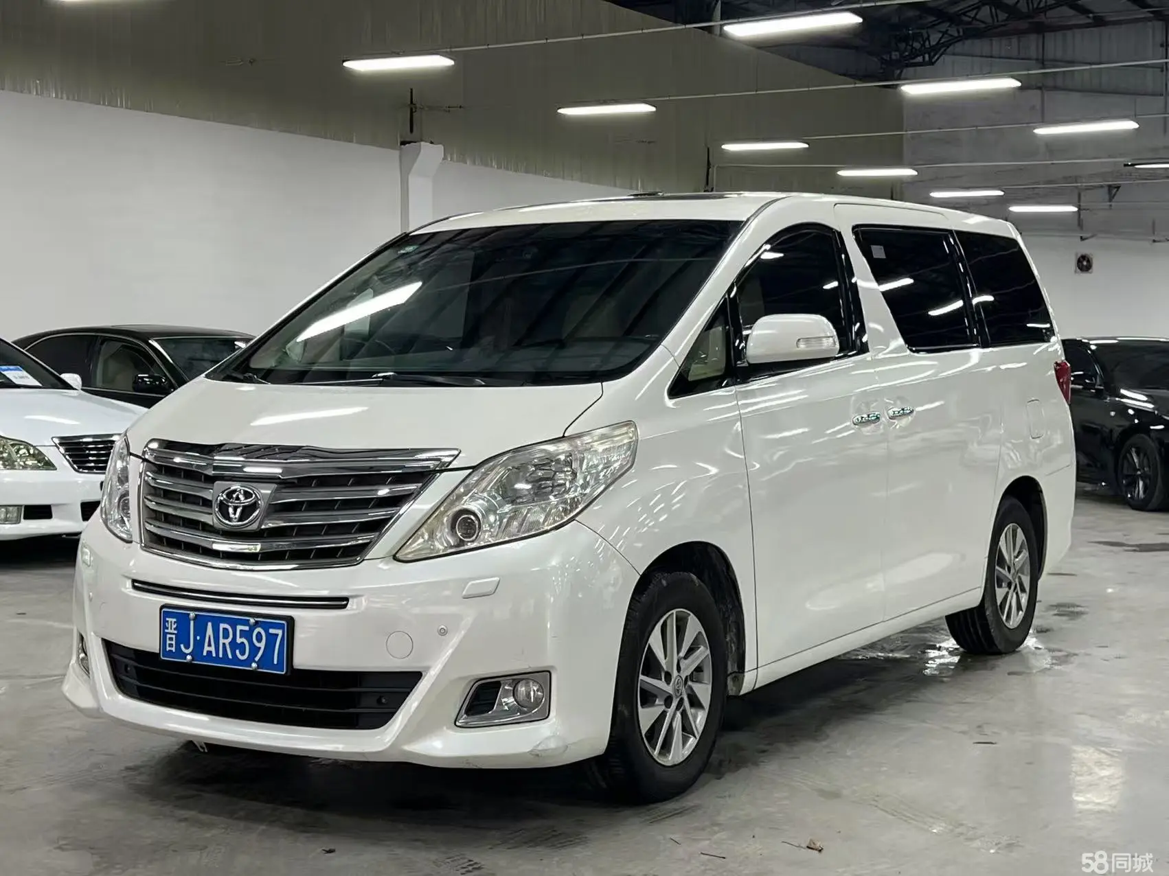 Toyota Alphard 2012 car image 