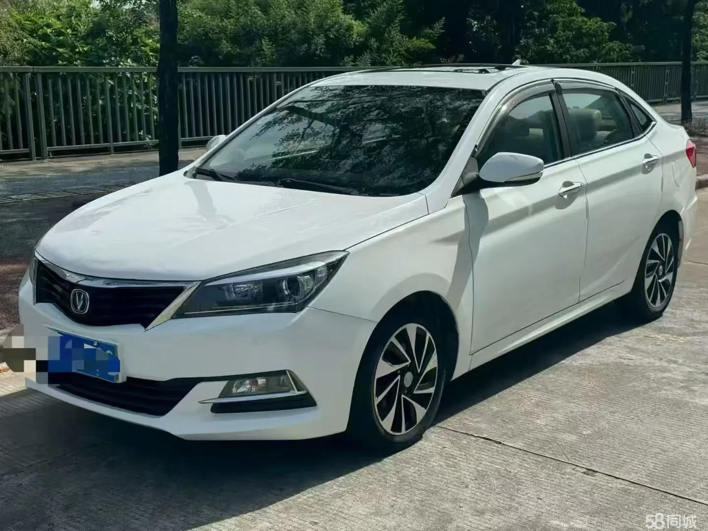 Changan Alsvin V7 2015 car image 