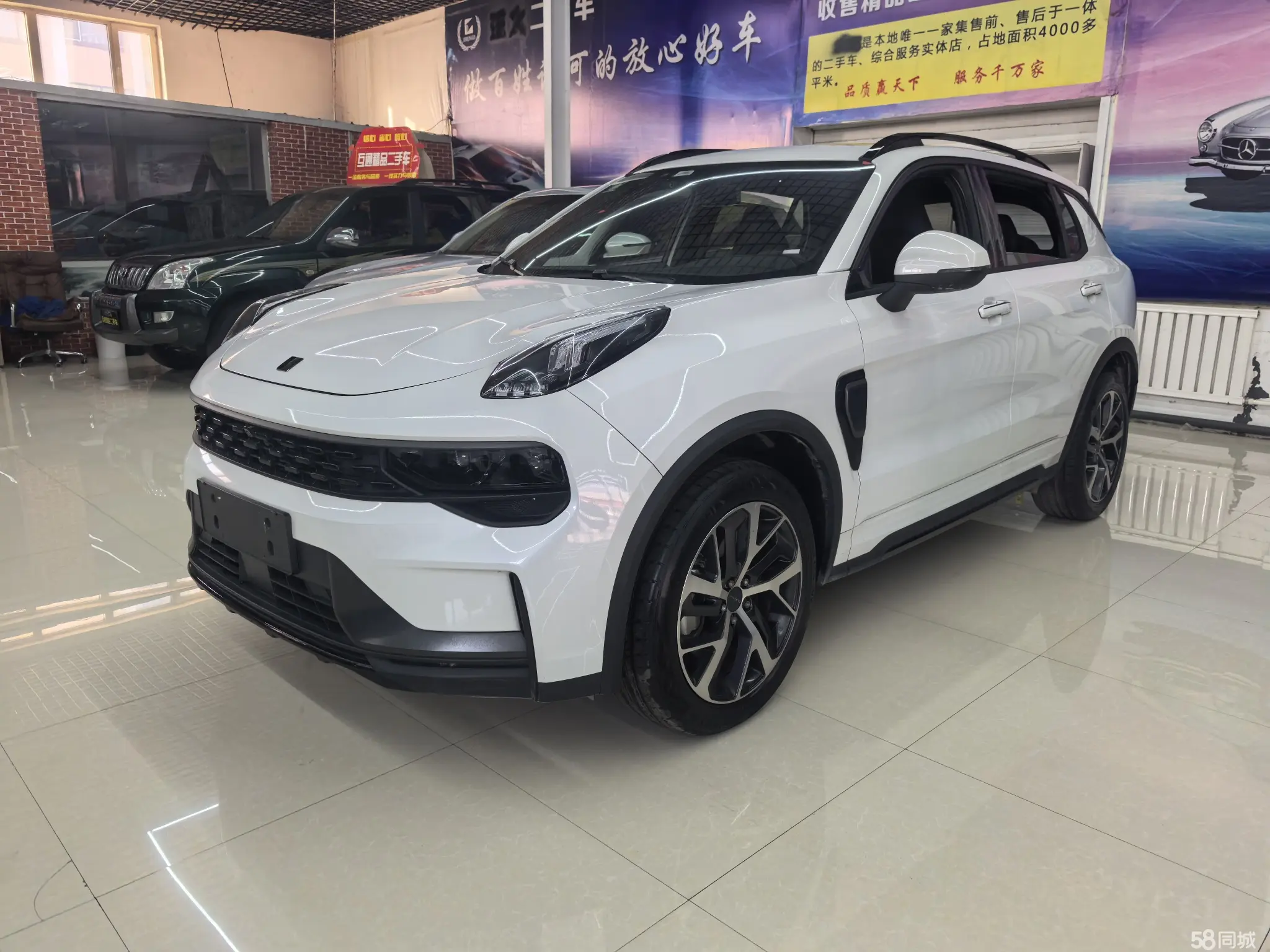 Lynk & Co 01 EM-P 2022 Lynk & Co 01 EM-P 2022 car image