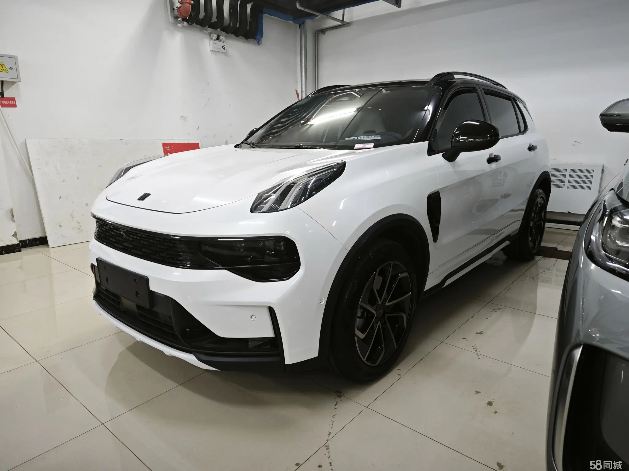 Lynk & Co 01 EM-P 2022 Lynk & Co 01 EM-P 2022 car image