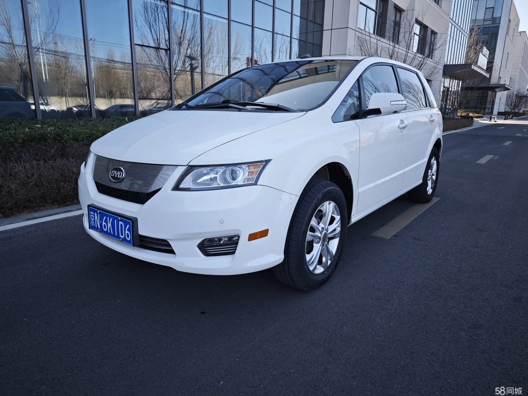 BYD e6 2016 car image 