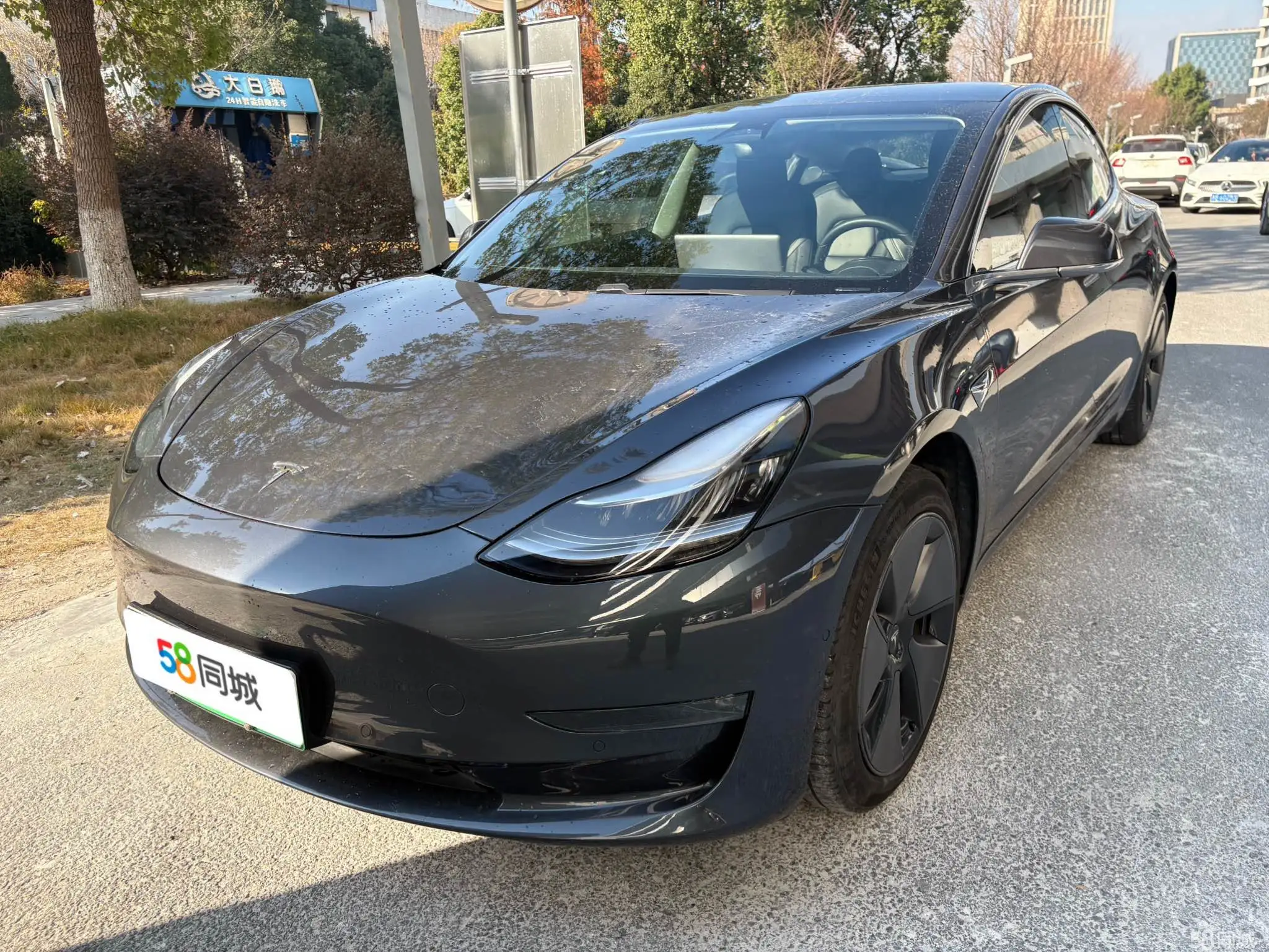 Tesla Model 3 2020 immagine di auto 