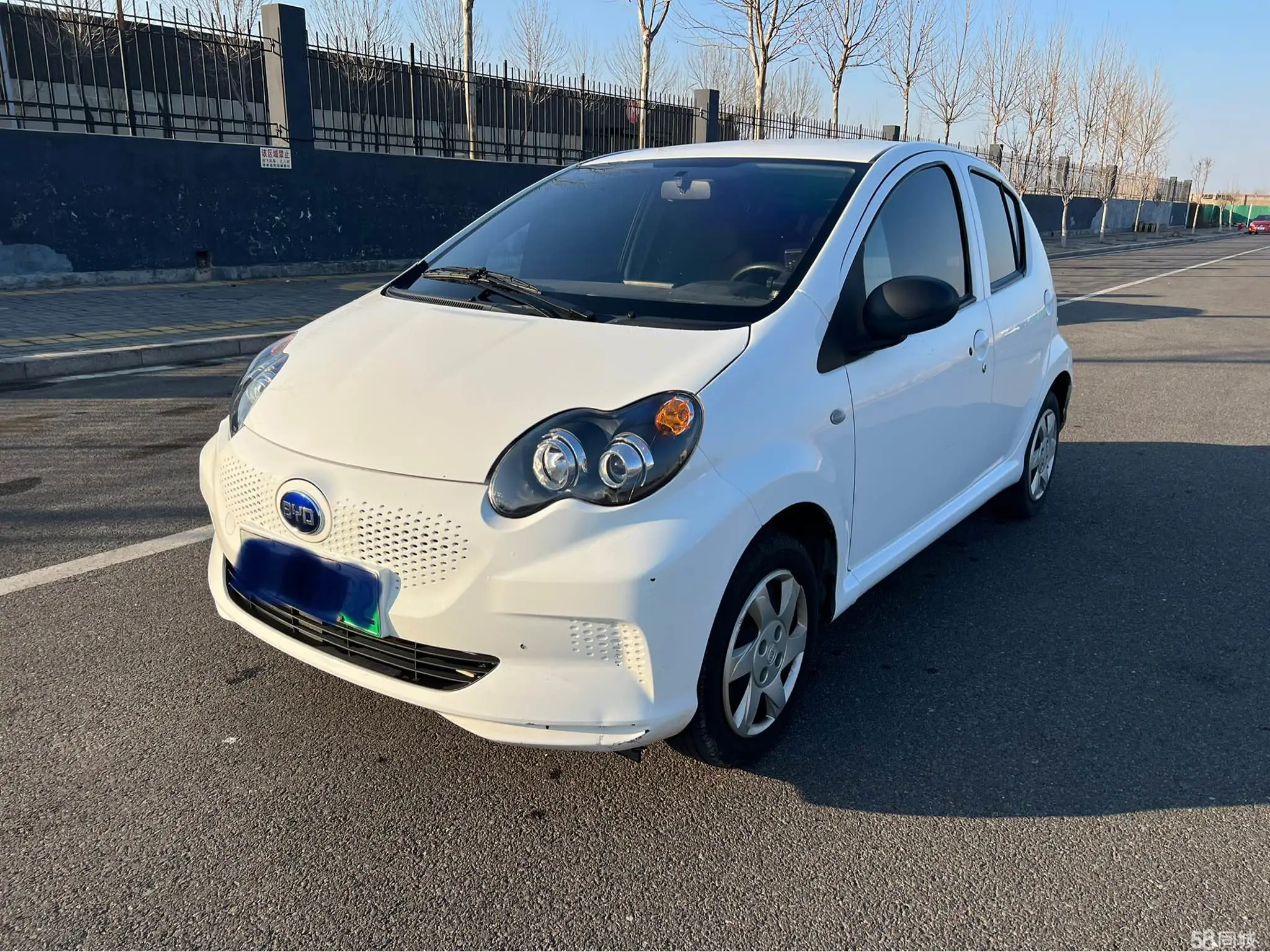 BYD e1 2019 car image 