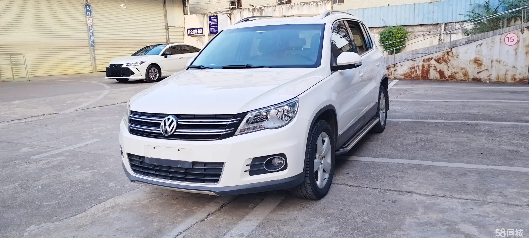 Volkswagen Tiguan 2012 car image 