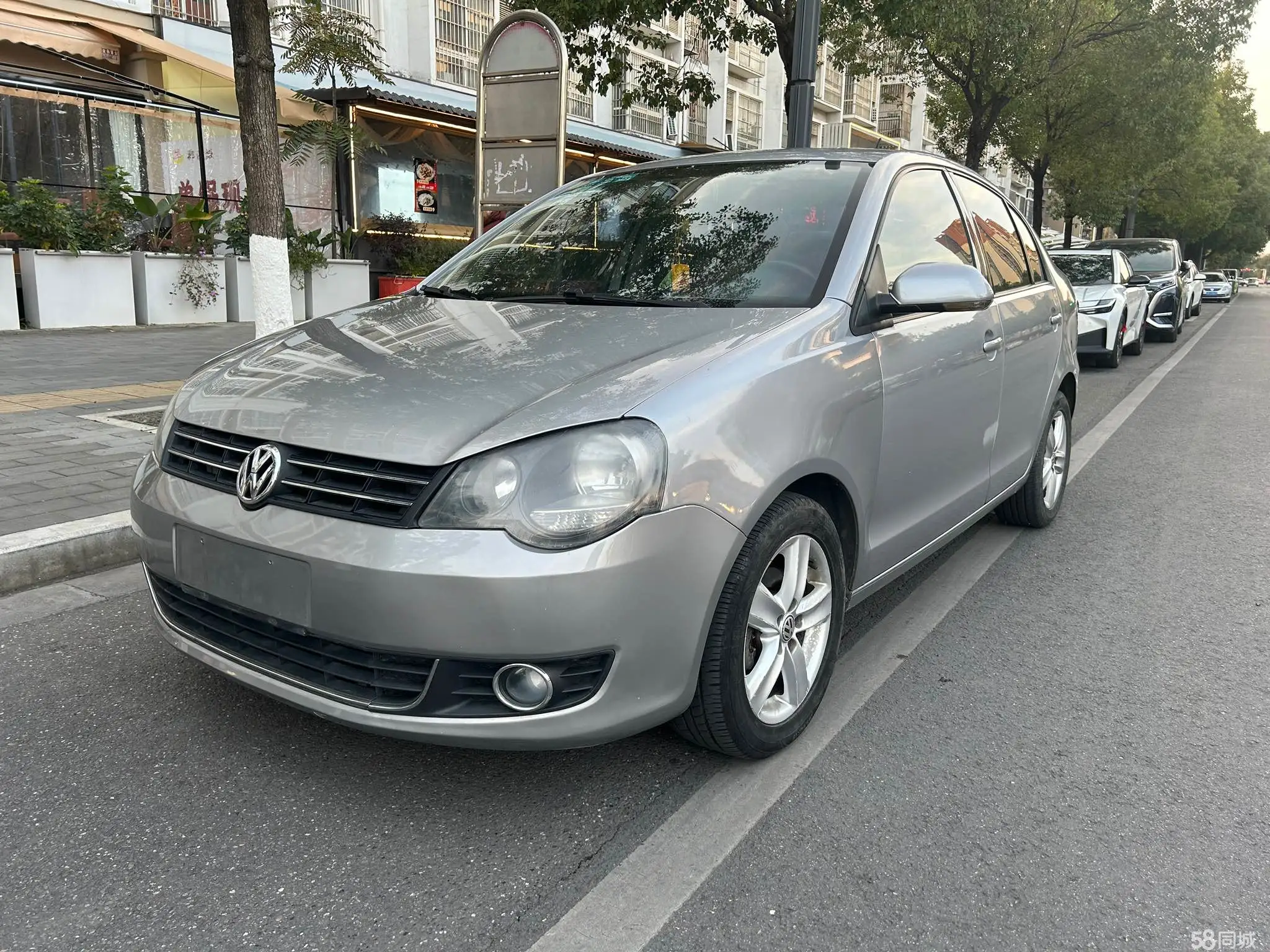 Volkswagen Polo 2011 Volkswagen Polo 2011 car image