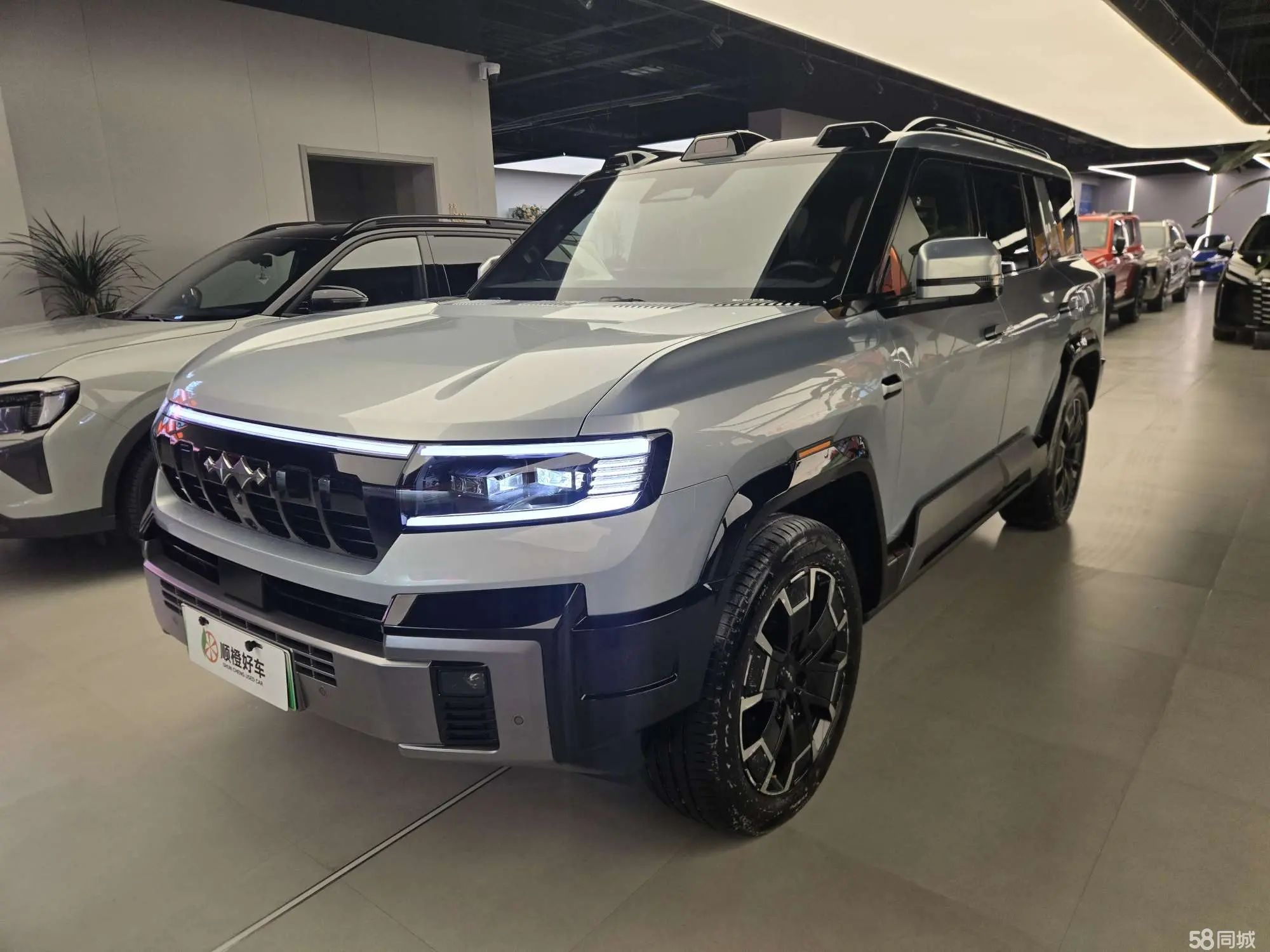 FangChengBao Leopard 8 2024 FangChengBao Leopard 8 2024 car image