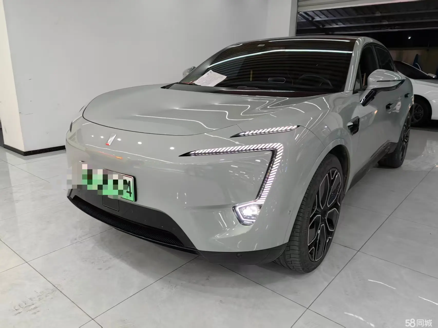 Avatr 11 2023 car image 