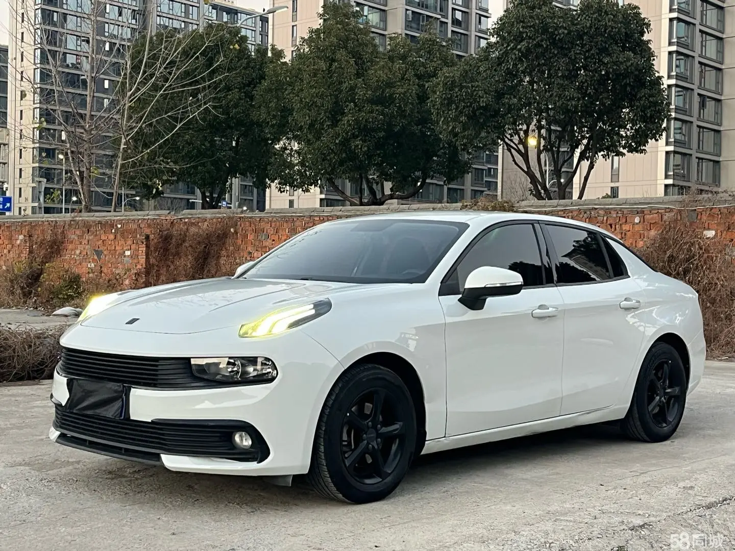 Lynk & Co 03 2018 car image 