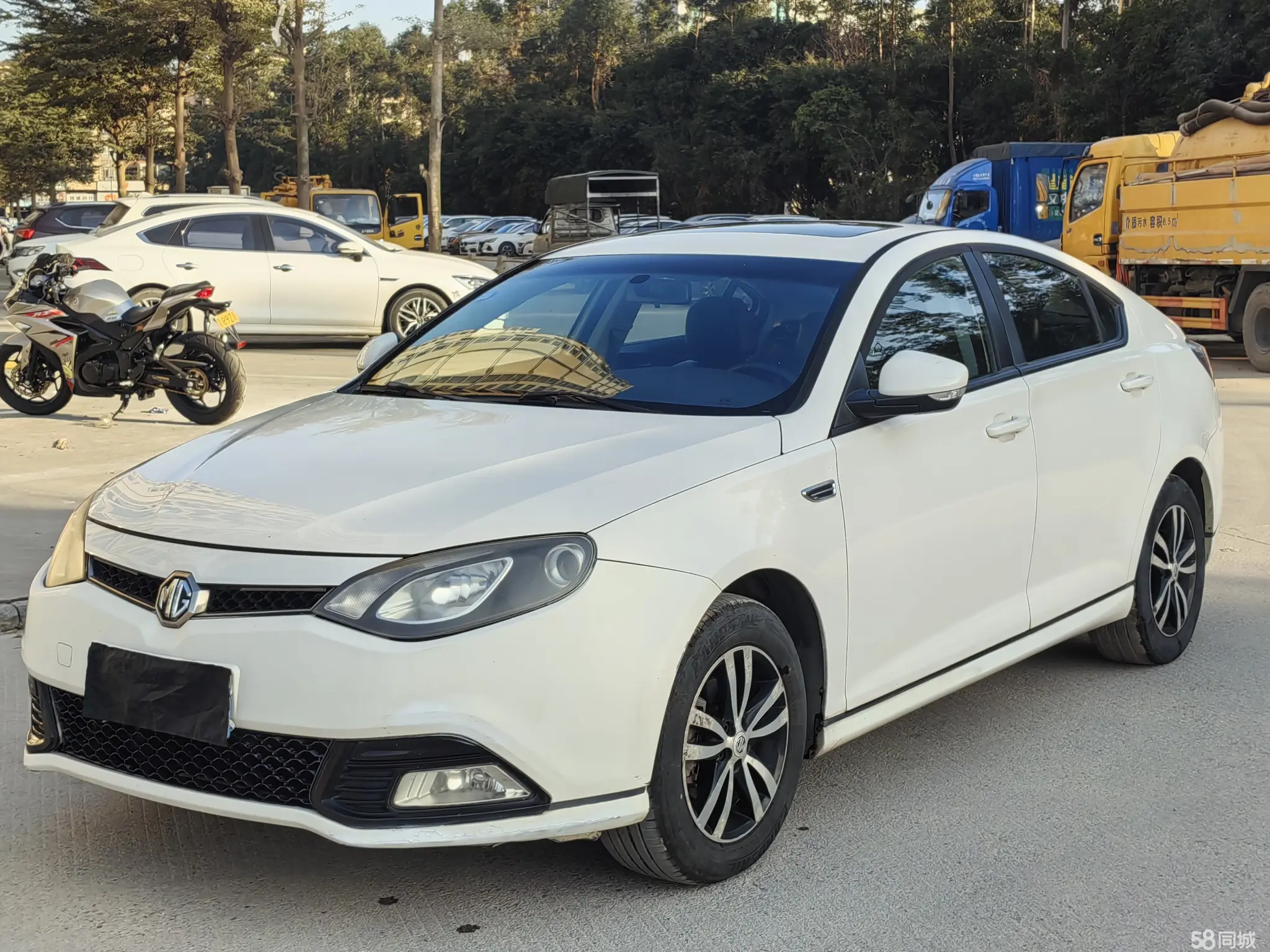 MG 6 2014 immagine di auto 
